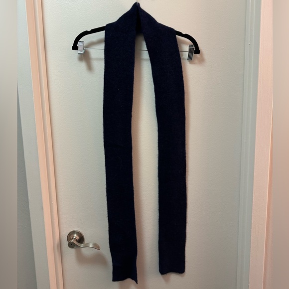 Daily Drills Long Scarf - Picture 2 of 3